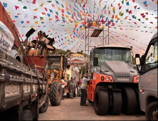 Pilõezinhos recebe máquinas e inicia pavimentação asfáltica nas ruas da cidade