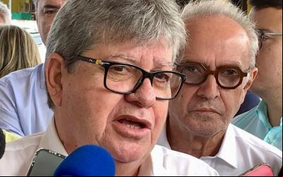 João Azevêdo troca mensagens com Cícero e pede que Escritório em Brasília reforce resgate junto às embaixadas