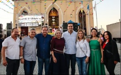 Prefeita Daniela Ribeiro participa da Procissão de Santo Antônio e recepciona autoridades em Mulungu